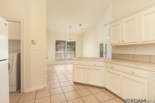 212 Springhaven Dr, Baton Rouge, LA 70810