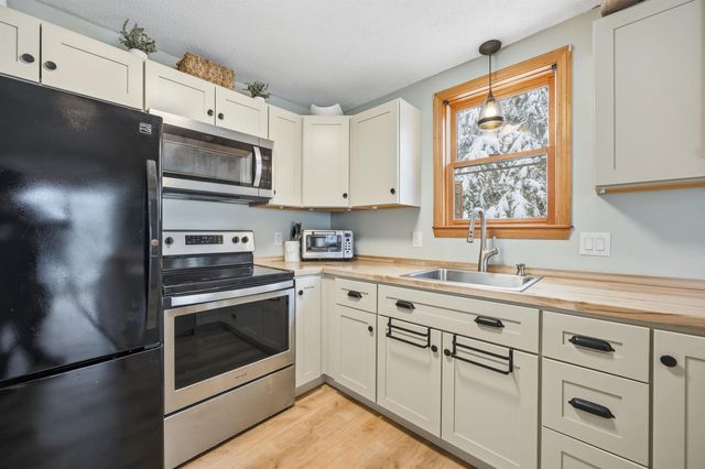 19 Jungfrau Road, Madison, NH 03849