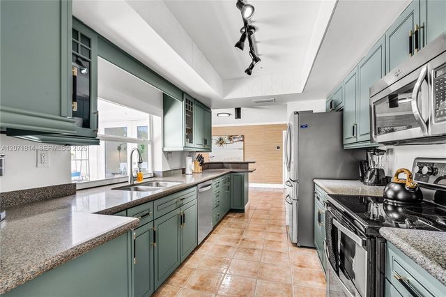 6421 NE 22nd Avenue, Fort Lauderdale, FL 33308