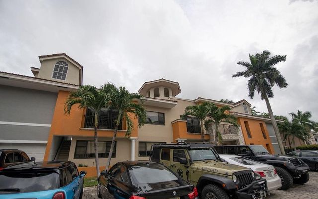 64 ISLE OF VENICE Drive APT 22, Fort Lauderdale, FL 33301