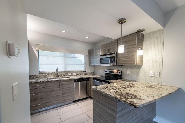 64 ISLE OF VENICE Drive APT 22, Fort Lauderdale, FL 33301