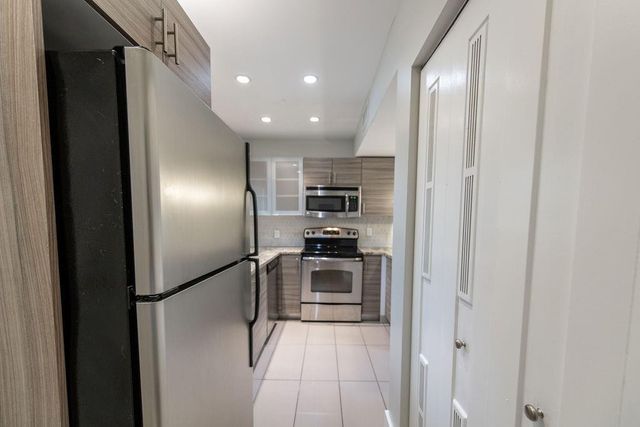 64 ISLE OF VENICE Drive APT 22, Fort Lauderdale, FL 33301