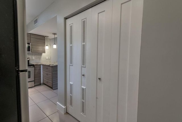 64 ISLE OF VENICE Drive APT 22, Fort Lauderdale, FL 33301