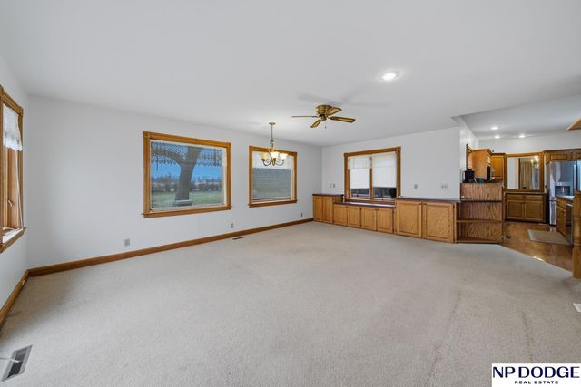 9752 County Road 3, Nickerson, NE 68122