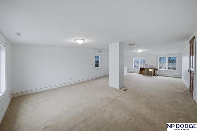 9752 County Road 3, Nickerson, NE 68122