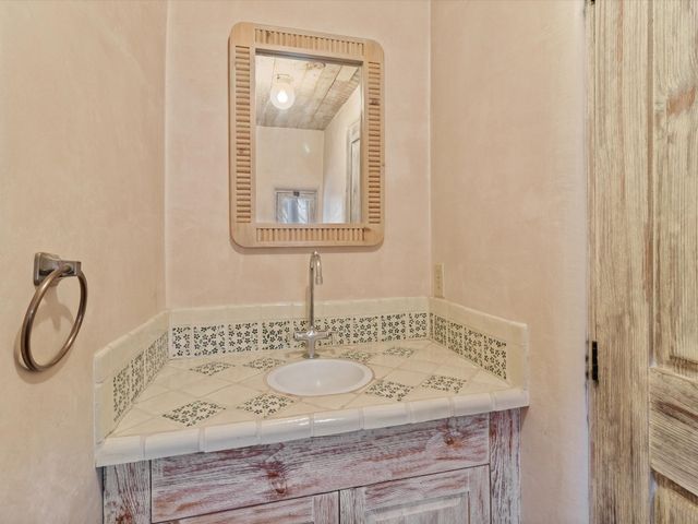 420 Camino Don Miguel, Santa Fe, NM 87505