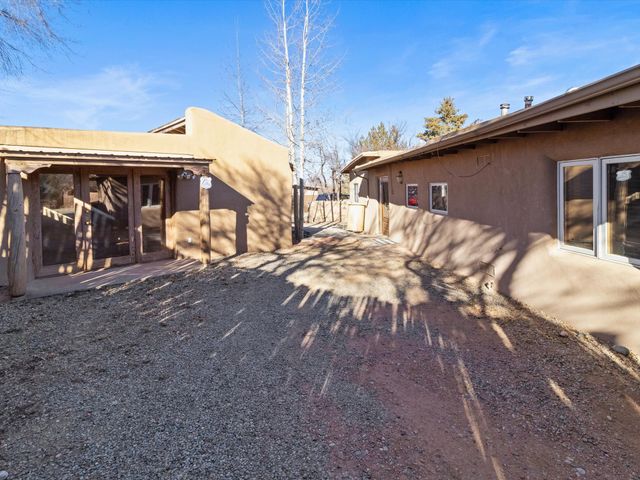 420 Camino Don Miguel, Santa Fe, NM 87505