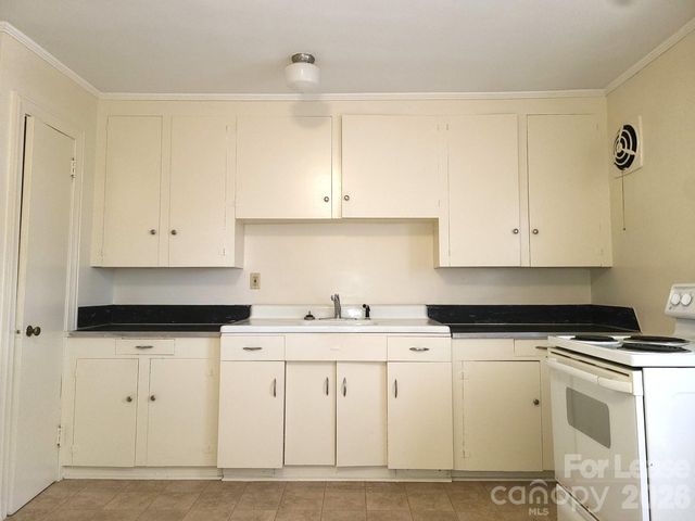 2245 Crescent Avenue 4, Charlotte, NC 28207