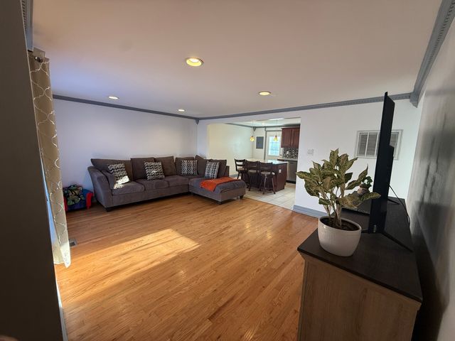 4527 W 88th Place, Hometown, IL 60456