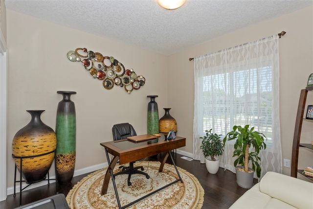 10041 Powell Avenue, Johnston, IA 50131