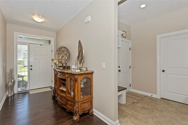 10041 Powell Avenue, Johnston, IA 50131