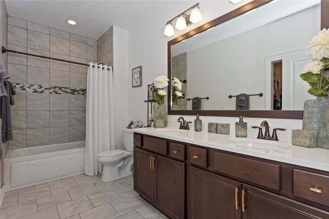 10041 Powell Avenue, Johnston, IA 50131