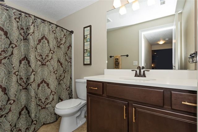 10041 Powell Avenue, Johnston, IA 50131