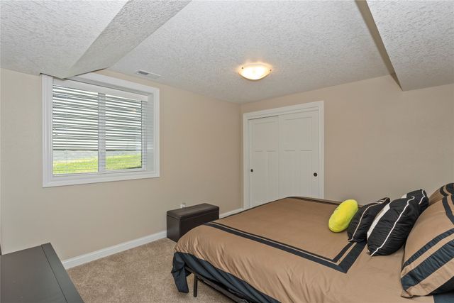 10041 Powell Avenue, Johnston, IA 50131