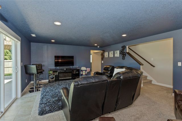 10041 Powell Avenue, Johnston, IA 50131