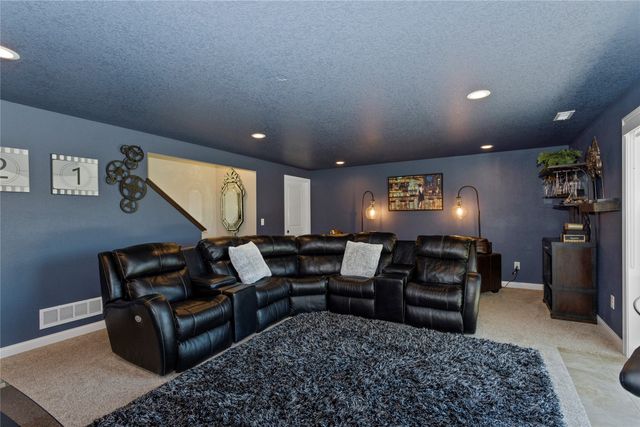10041 Powell Avenue, Johnston, IA 50131