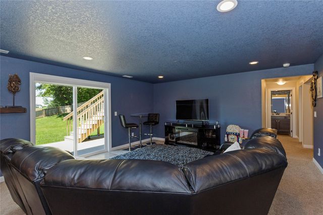 10041 Powell Avenue, Johnston, IA 50131