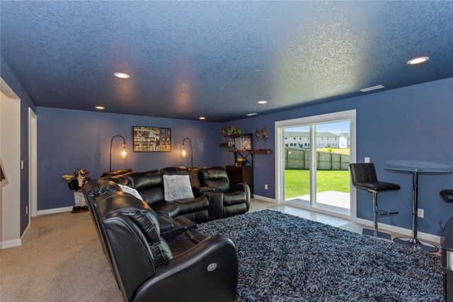10041 Powell Avenue, Johnston, IA 50131