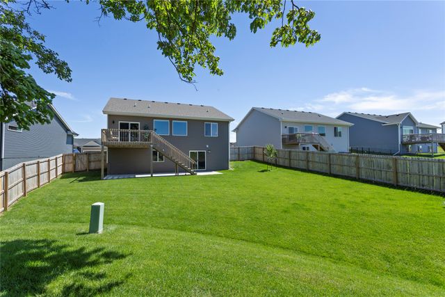 10041 Powell Avenue, Johnston, IA 50131