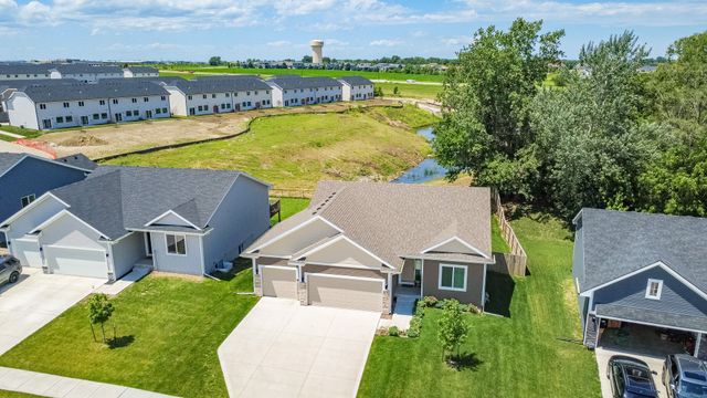 10041 Powell Avenue, Johnston, IA 50131