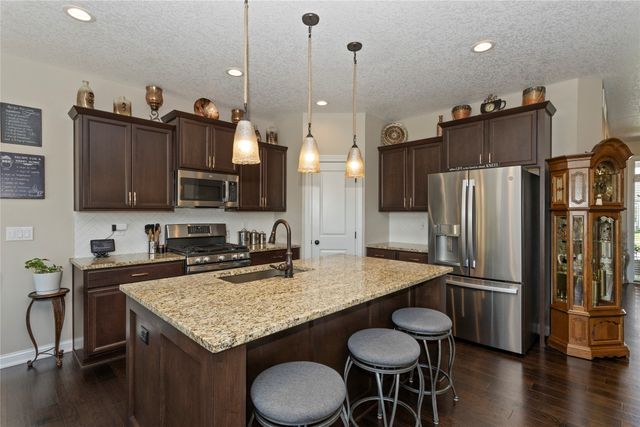 10041 Powell Avenue, Johnston, IA 50131