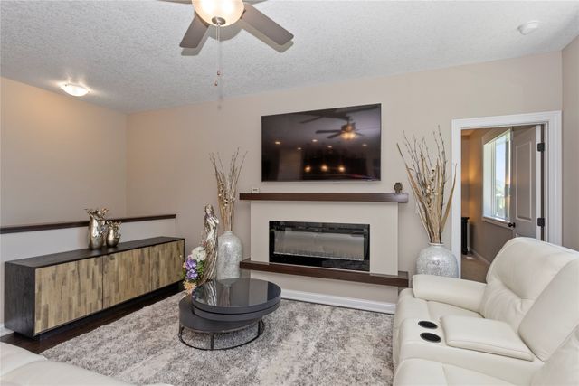 10041 Powell Avenue, Johnston, IA 50131