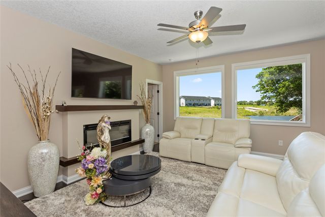 10041 Powell Avenue, Johnston, IA 50131