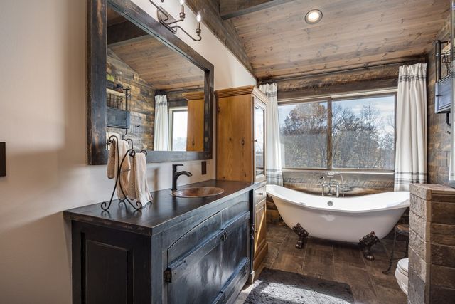 2900 Tanyard Hill Rd, Lynchburg, TN 37352