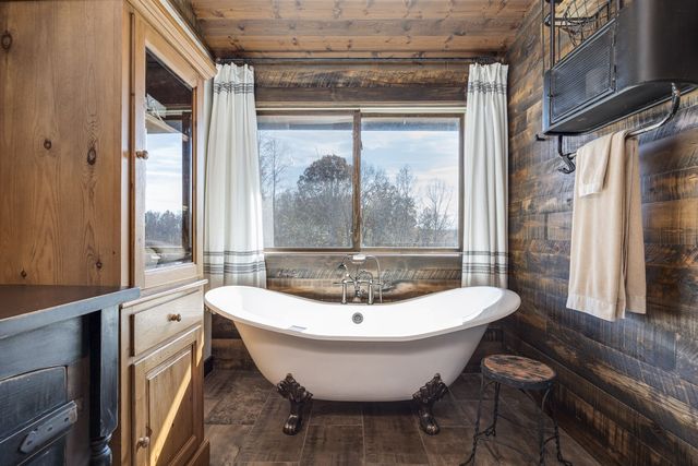 2900 Tanyard Hill Rd, Lynchburg, TN 37352