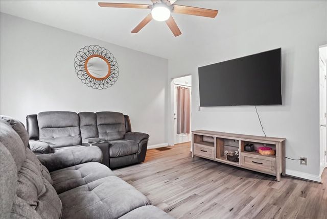 2915 ENOCH Avenue, Zion, IL 60099