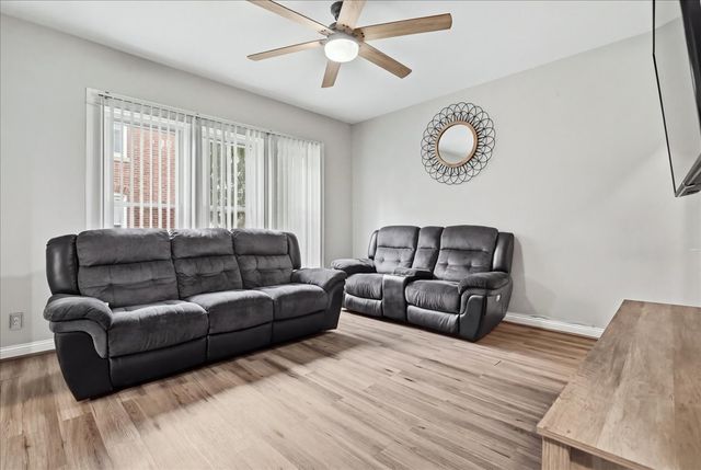 2915 ENOCH Avenue, Zion, IL 60099