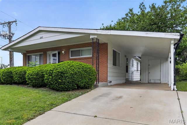 2587 Robley Drive, St Louis, MO 63136
