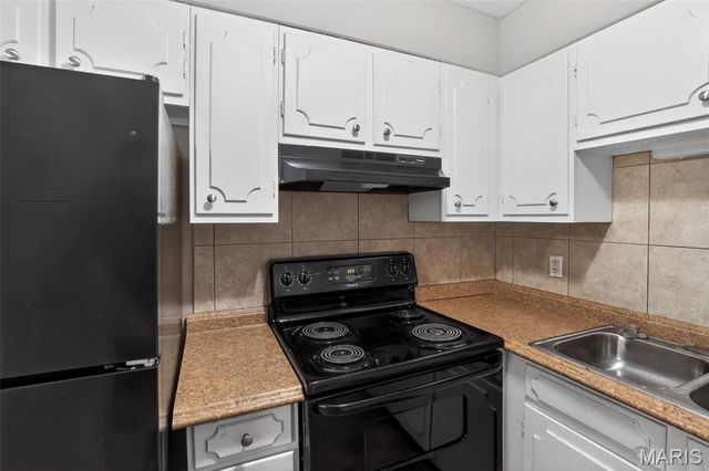 2587 Robley Drive, St Louis, MO 63136