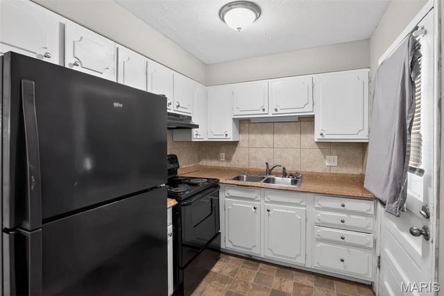 2587 Robley Drive, St Louis, MO 63136