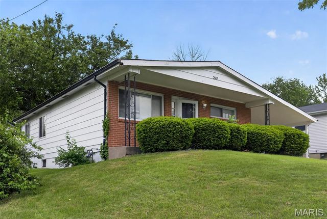 2587 Robley Drive, St Louis, MO 63136