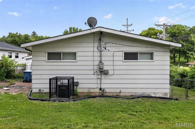 2587 Robley Drive, St Louis, MO 63136