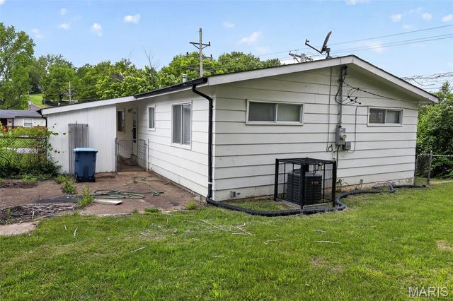 2587 Robley Drive, St Louis, MO 63136