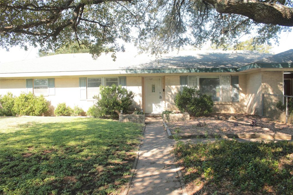 101 County Road 291 RD, Jarrell, TX 76537
