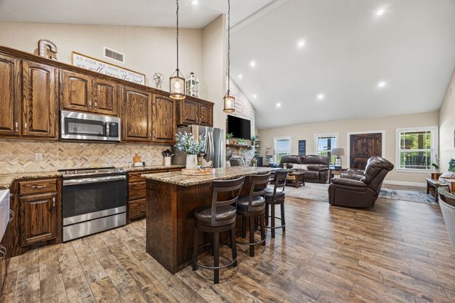 136 N Bronco Court, Springtown, TX 76082