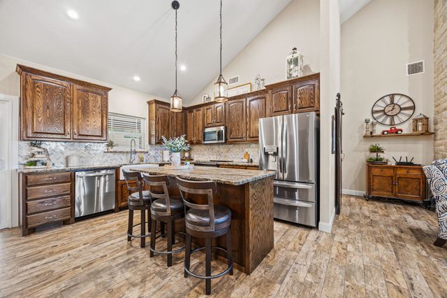136 N Bronco Court, Springtown, TX 76082