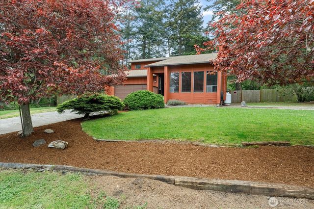 2190 Norcliffe Way, Oak Harbor, WA 98277