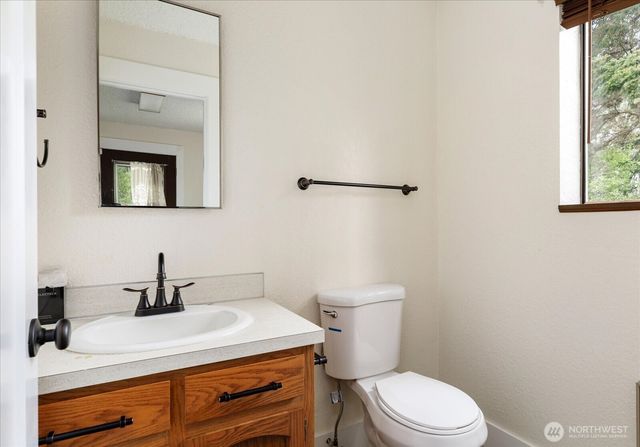 2190 Norcliffe Way, Oak Harbor, WA 98277