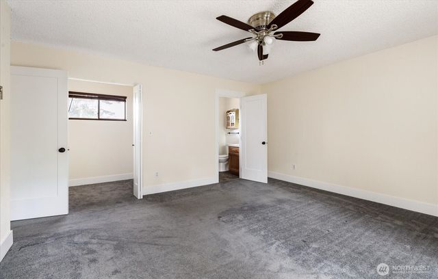 2190 Norcliffe Way, Oak Harbor, WA 98277