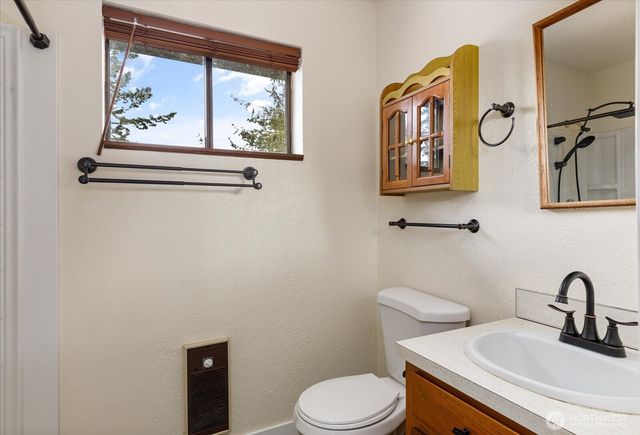 2190 Norcliffe Way, Oak Harbor, WA 98277