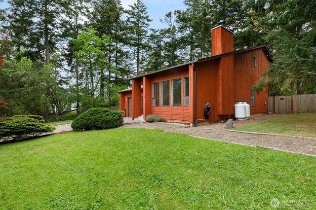 2190 Norcliffe Way, Oak Harbor, WA 98277
