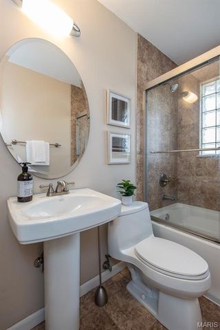 2341 McKelvey Road, St Louis, MO 63043