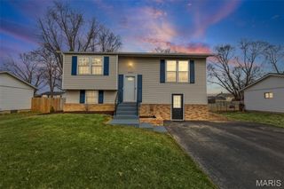 611 Saint Rose Drive, Godfrey, IL 62035