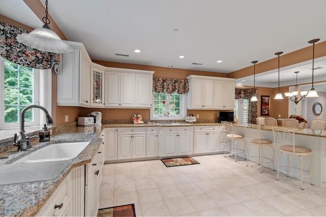 99 Main St 10, Westford, MA 01886