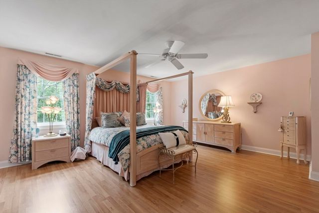 99 Main St 10, Westford, MA 01886