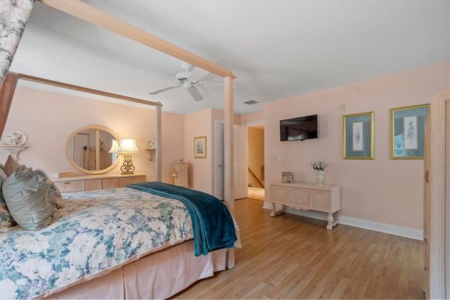 99 Main St 10, Westford, MA 01886